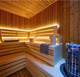 6 bedroom villa with pool and roof terrace, Sveti Staffan, sleeps 12